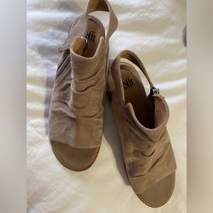 Sofft suede sandals in EUC. Worn a couple of times.